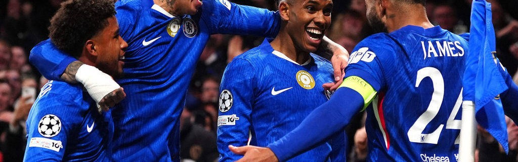 体坛联播｜切尔西三球完胜十人巴萨，世界杯抽签分档出炉