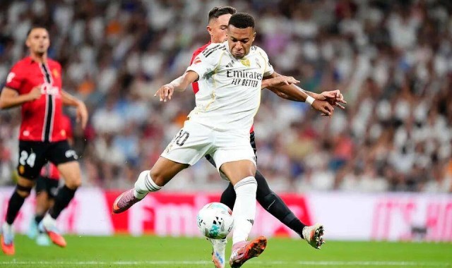 3场3球！姆巴佩狂笑捧杯打脸质疑，皇马10号真带不动球队？