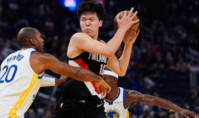 杨翰森NBA季前赛首秀 首节5分37秒1助攻1失误1犯规