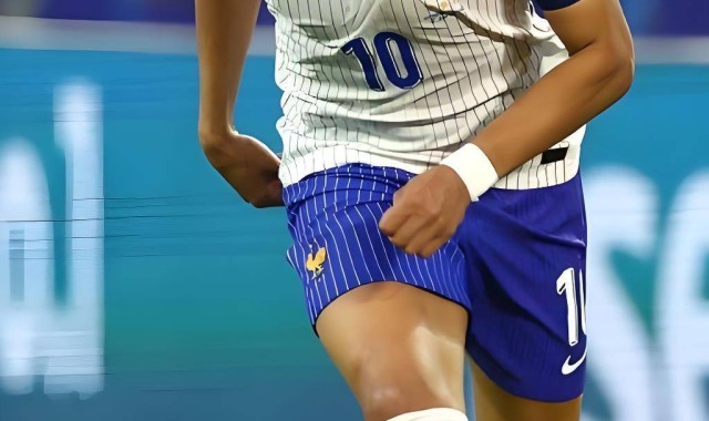 随着巴萨2-1绝杀，马竞1-0，贝蒂斯2-2绝平黄潜，西甲积分榜如下