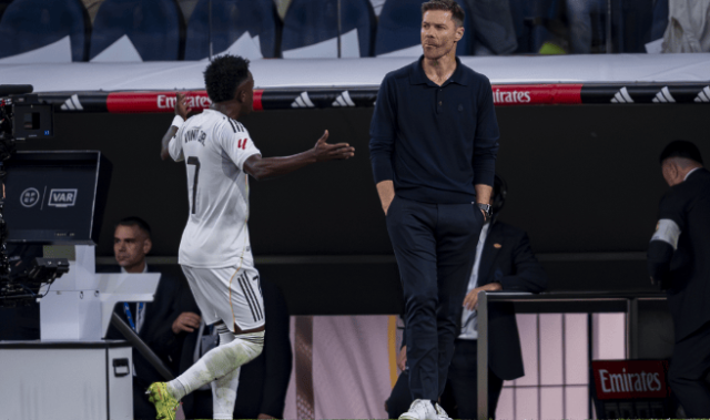 将帅不合！皇马更衣室乱了！佛爷出面调和，两亿起飞，双双失宠