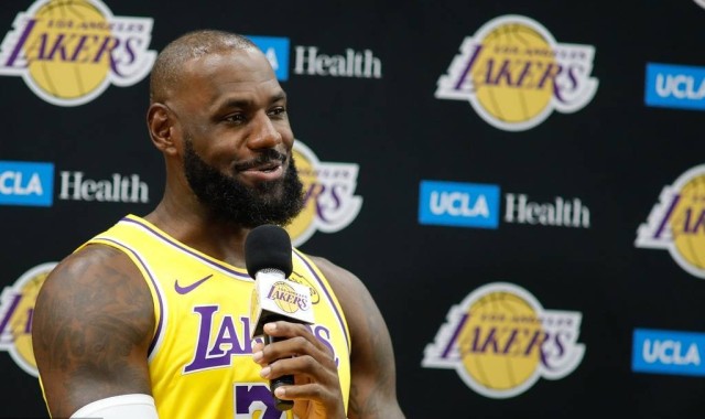 这么突然？詹姆斯更新社媒 明日零点发布重要决定