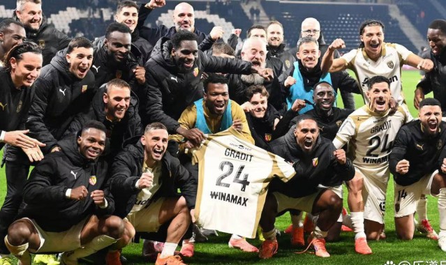 21年后再登法甲榜首！平民俱乐部朗斯能否撼动巴黎圣日耳曼霸权？