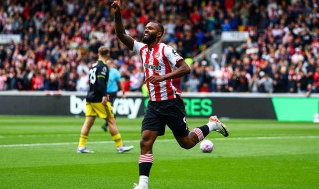 24岁巴西新神锋15轮11球！他竟从工地踢到英超，正与哈兰德争金靴