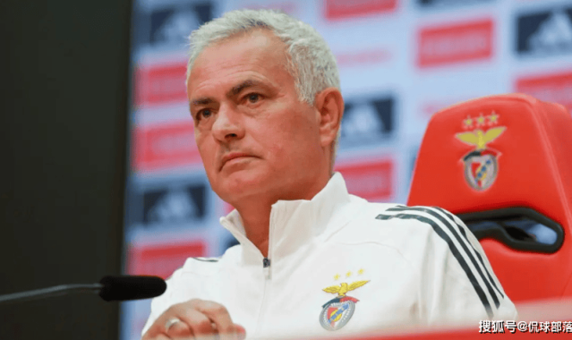 0-2！欧冠4冠王崩盘，5轮0分垫底，穆里尼奥终结6连败，重燃出线希望